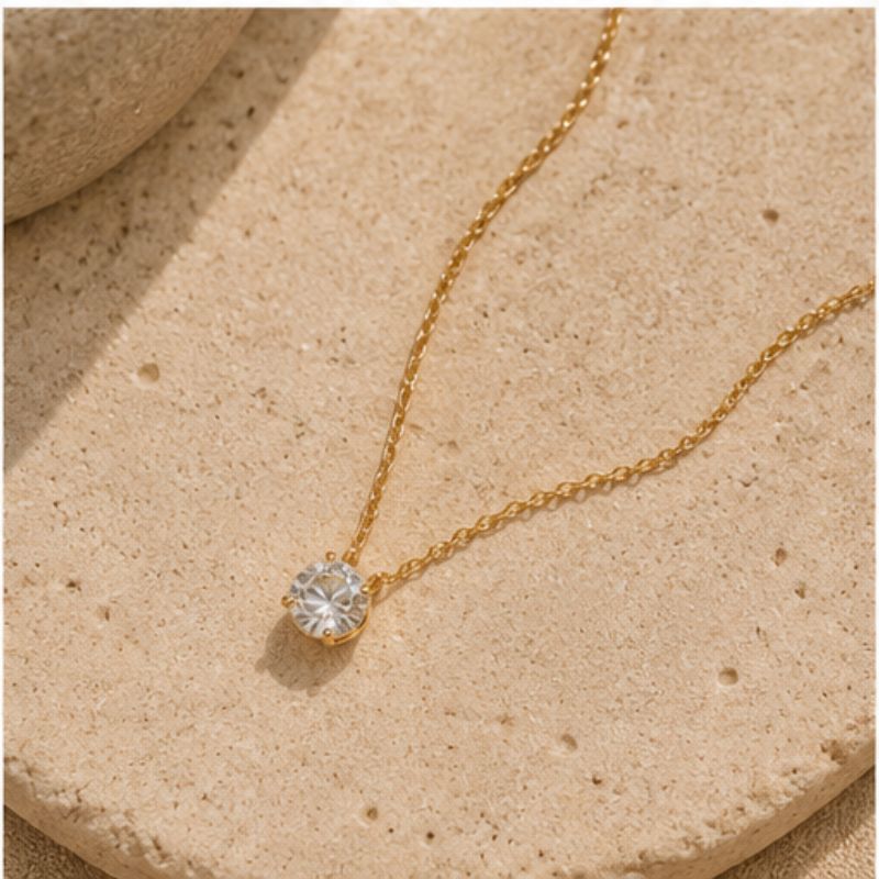 Lunéa Solitaire Necklace