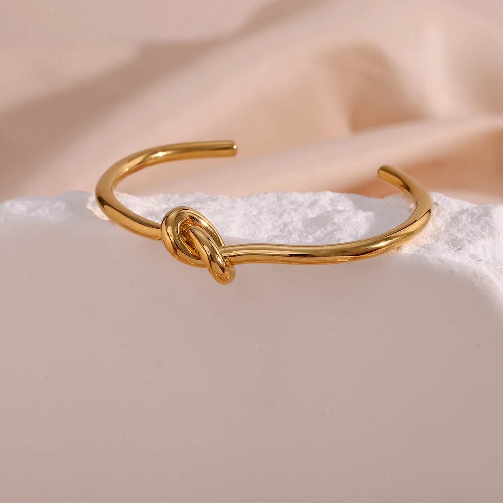 Noéline Knot Cuff